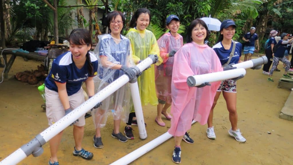 As part of their team-building activities, Rabobank employees successfully built a safe water garden for a local village family.